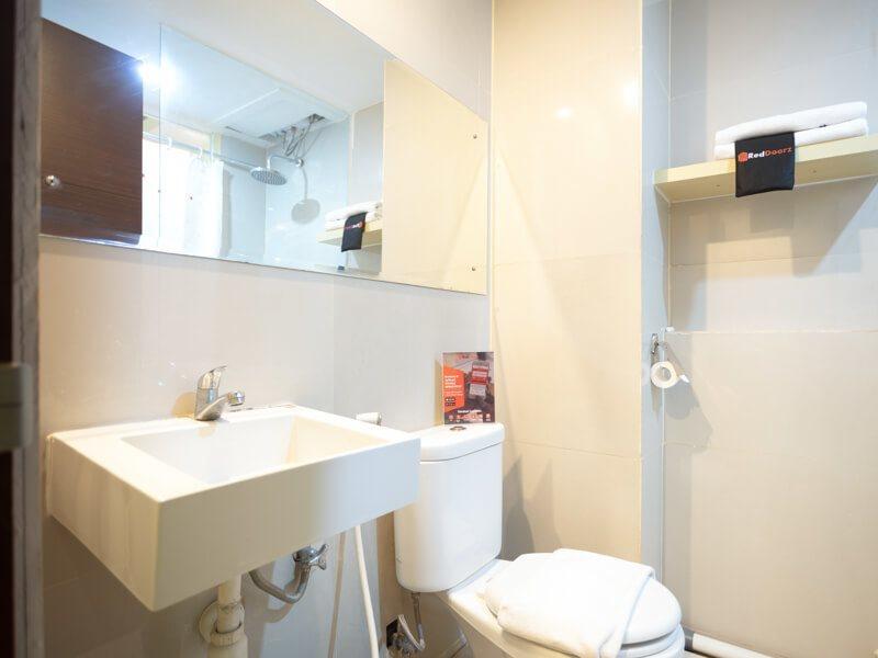 Reddoorz Apartment At Bogor Valley Exterior photo